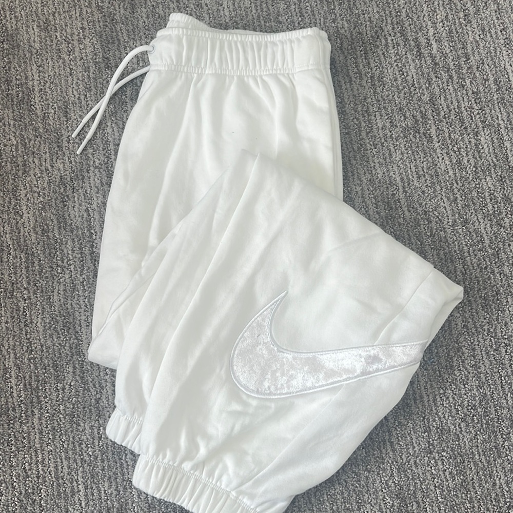 womens nike sweatpants